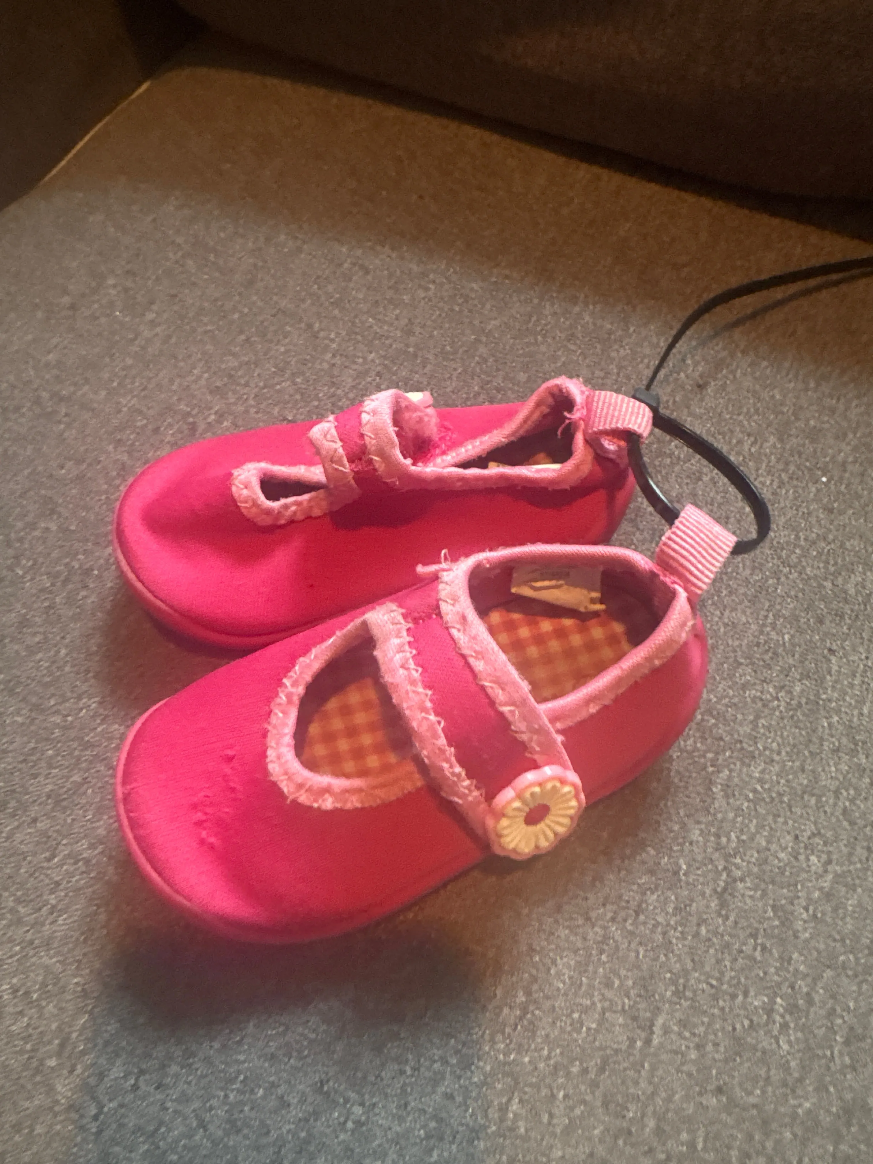 Girls pink water shoes  - size Shoes:           4 & 4.5 (Little Kid)