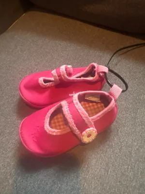 Girls pink water shoes  - size Shoes:           4 & 4.5 (Little Kid)