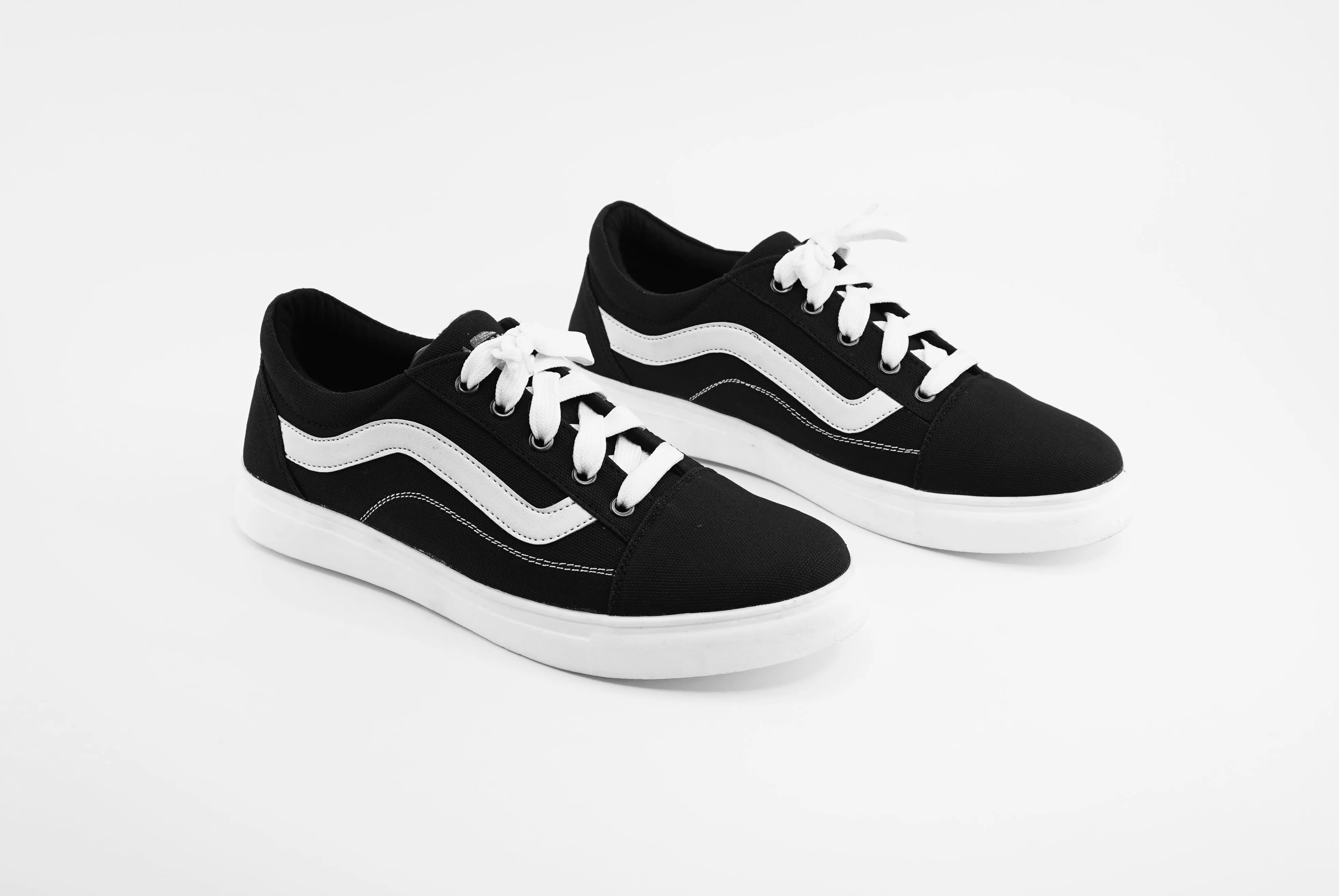 old school shoes in black color